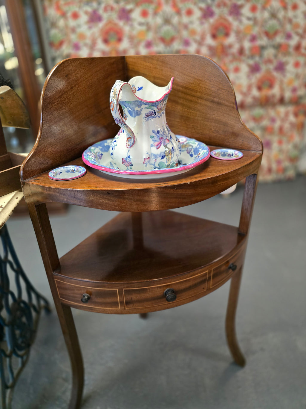 Georgian wash stand