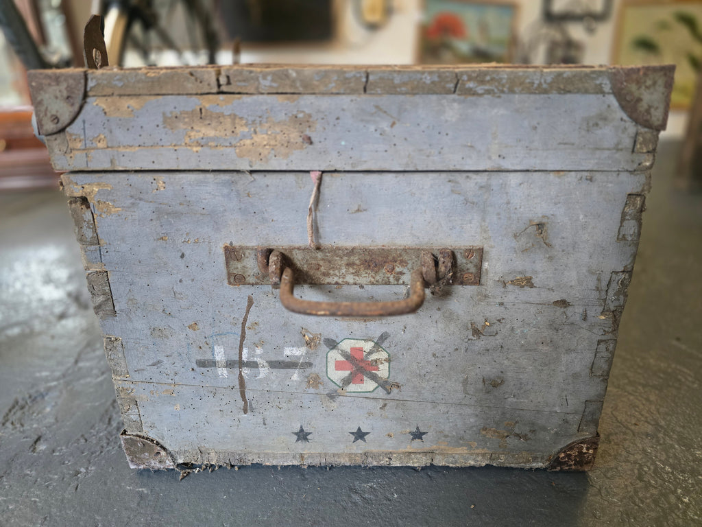 WW2 Italian military medical supply chest/trunk