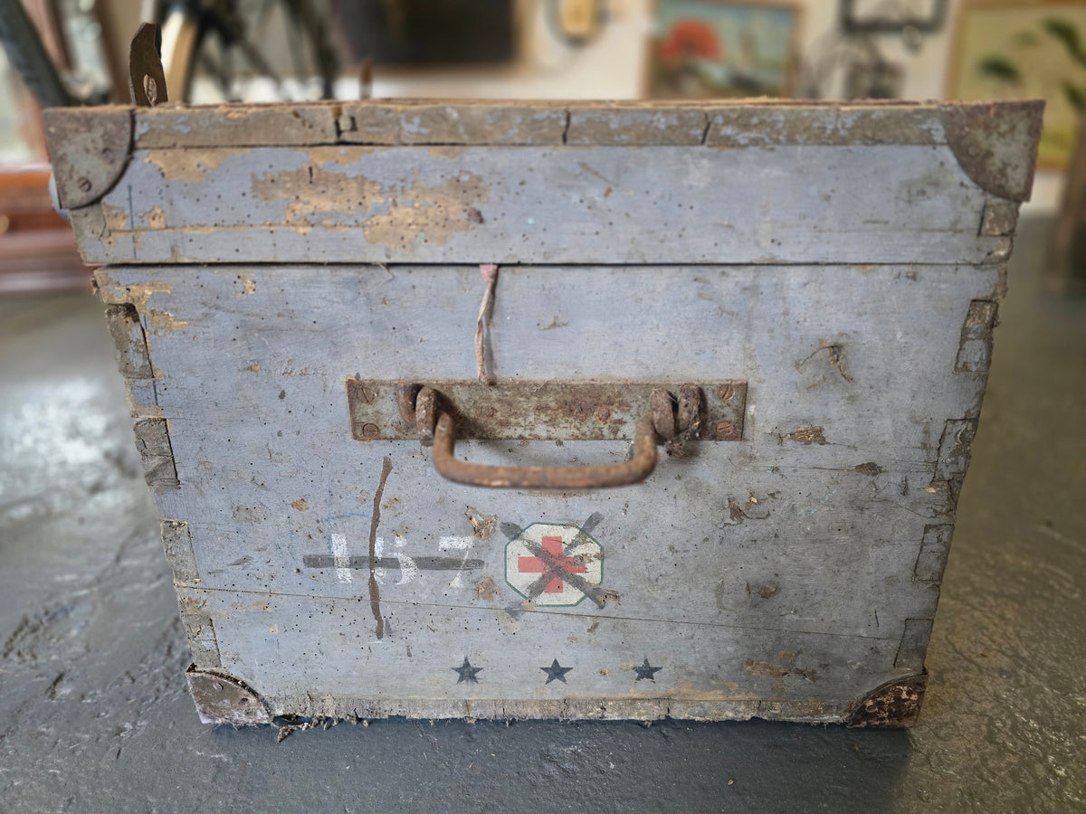 WW2 Italian military medical supply chest/trunk