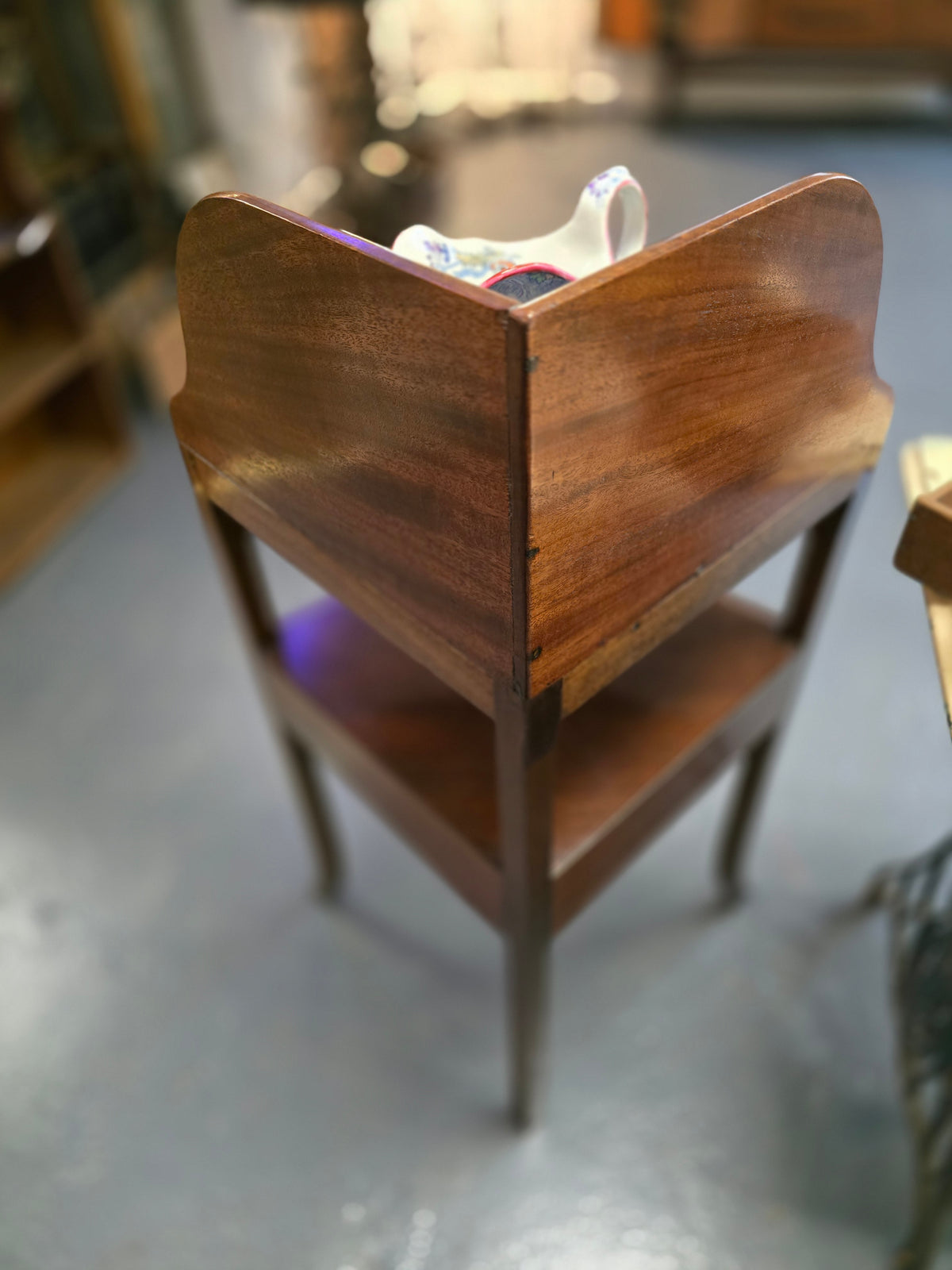 Georgian wash stand