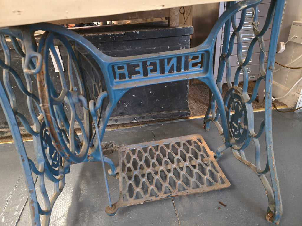 Singer sewing machine base and table