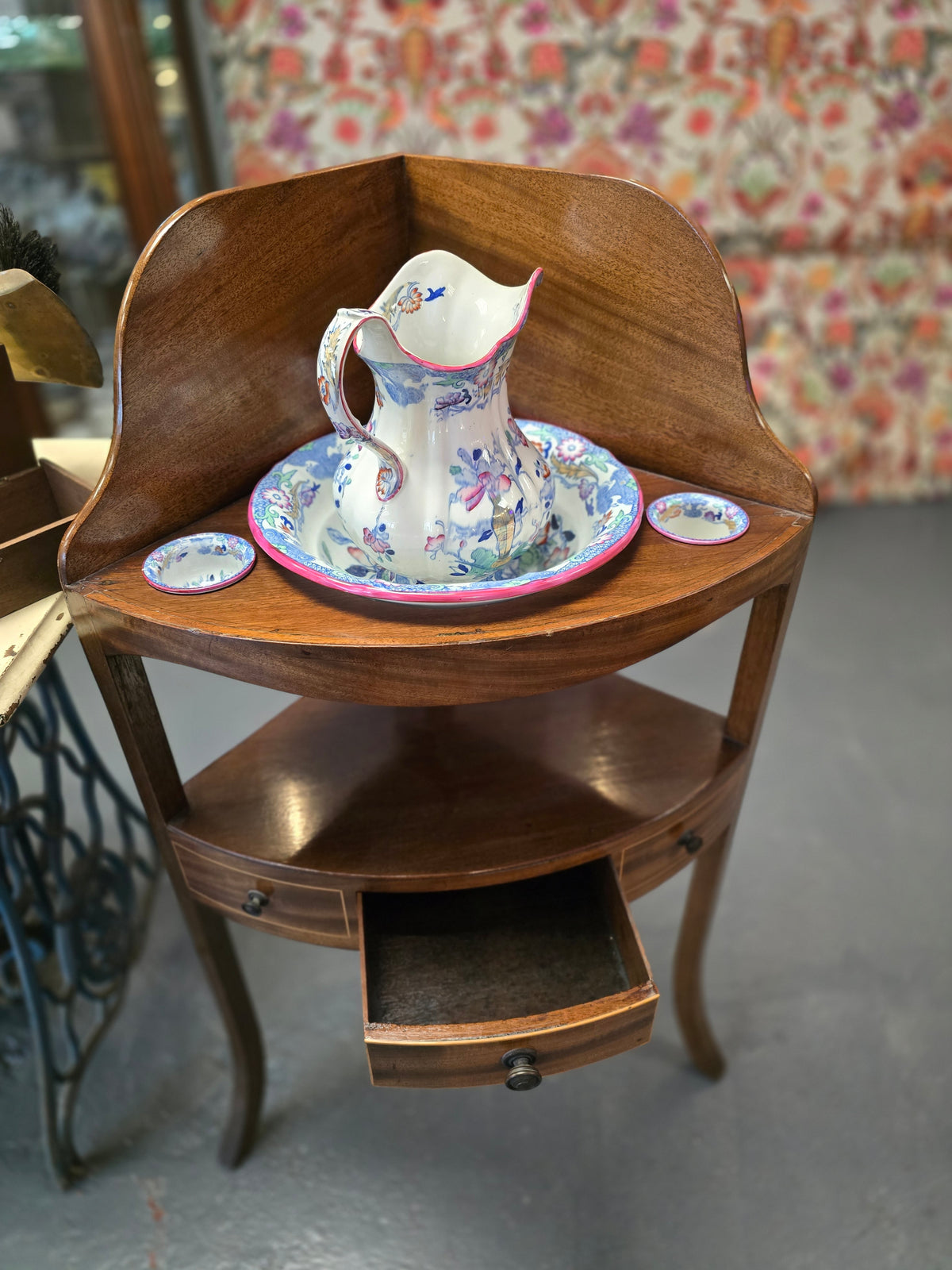 Georgian wash stand