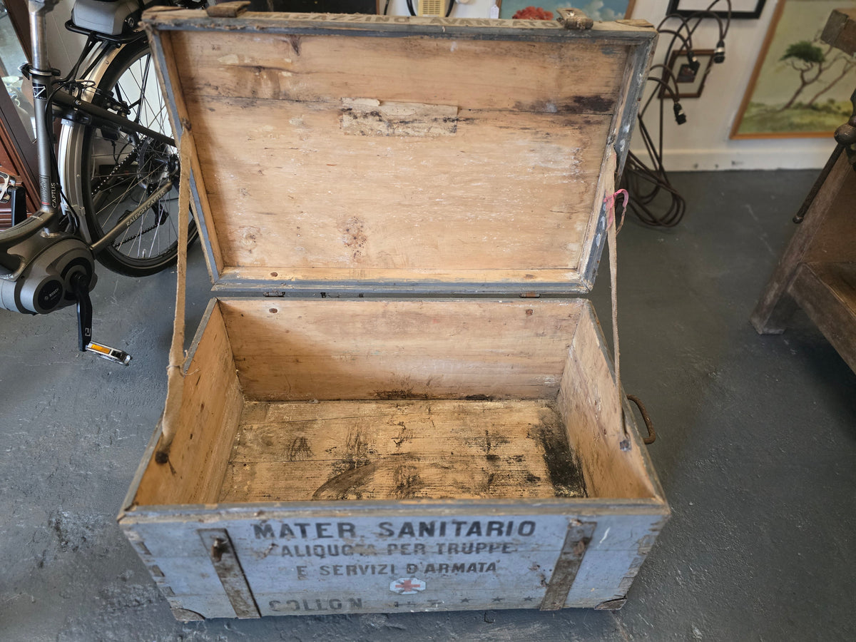 WW2 Italian military medical supply chest/trunk